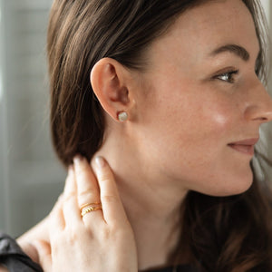 Alluring - Mother of Pearl Studs