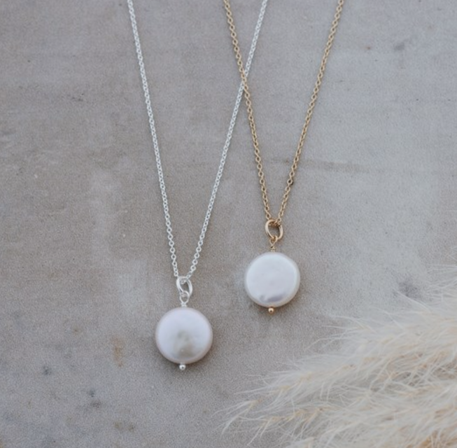 Liv Pearl Necklace